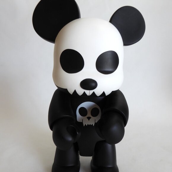 2003 Toy2r 9” QEE PANDA BEAR SKULL DESIGNER VINYL FIGURE (PRE-OWNED) - Picture 1 of 11